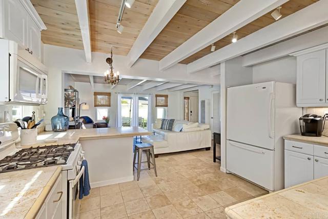 1817 19 Coast Boulevard, Del Mar CA: https://media.crmls.org/mediaz/726e437f-7cf6-4331-9c4b-26714528396b.jpg
