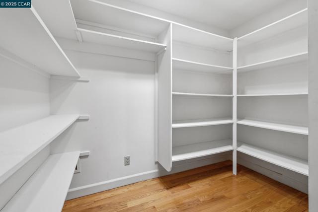 1450 Finley Ln, Alamo CA: https://media.crmls.org/mediaz/726e54e5-d289-4913-843a-6ef43e49bfe9.jpg