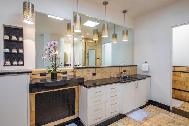 3515 Union St, San Diego CA: https://media.crmls.org/mediaz/726f56a1-4524-4d3a-b658-52862a095002.jpg