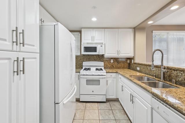 782 Anchor, San Diego CA: https://media.crmls.org/mediaz/726f9ae6-1a1d-4b3f-9db4-e7832b1226ba.jpg