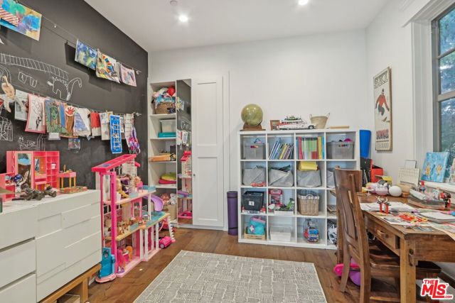 3143 Shelby Drive, Los Angeles CA: https://media.crmls.org/mediaz/727011bf-c420-4e64-bd54-43f366720f3e.jpg