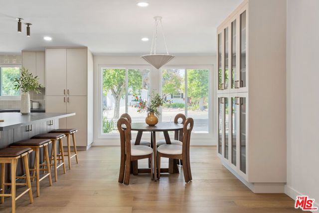 22946 Brenford Street, Woodland Hills CA: https://media.crmls.org/mediaz/72704329-3020-401a-b530-8f98cc07f85b.jpg