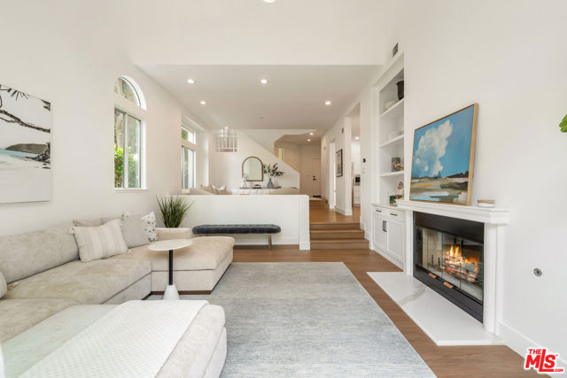 6453 Zuma View Place, Malibu CA: https://media.crmls.org/mediaz/727074c2-5268-4213-bc93-b44aed26ccfc.jpg