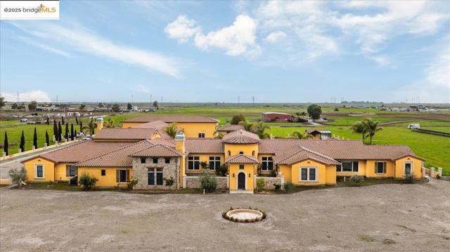 3600 Byer Rd, Byron CA: https://media.crmls.org/mediaz/72708673-c3d2-4785-a1af-e79c36a1ed34.jpg