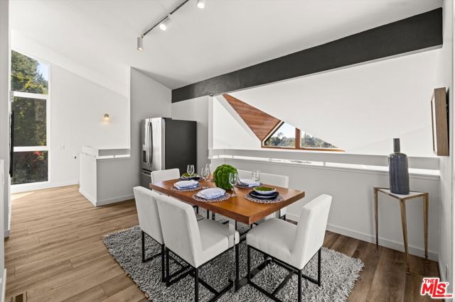 827 Cheltenham Road, Santa Barbara CA: https://media.crmls.org/mediaz/7270c285-d8e9-48bc-a4b1-ff333062a2a2.jpg