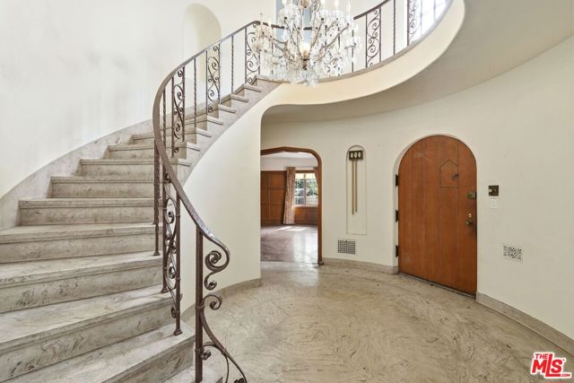 1140 Benedict Canyon Drive photo 4