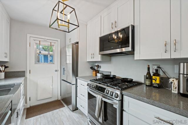9126 Heatherdale St, Santee CA: https://media.crmls.org/mediaz/7271d3c0-54d7-4ff8-a512-4f96830b6890.jpg