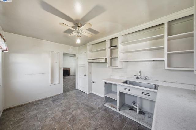 17472 Via Segundo, San Lorenzo CA: https://media.crmls.org/mediaz/72723ea1-612c-467c-bfd2-aec96cb0aadb.jpg