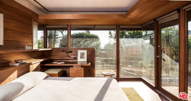 4260 Sea View Lane, Los Angeles CA: https://media.crmls.org/mediaz/72725a3d-e586-4639-a91d-41897764e859.jpg