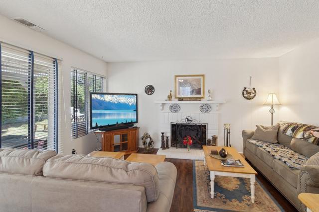 946 Carriage Drive, San Marcos CA: https://media.crmls.org/mediaz/7272a458-9946-4748-a127-b181967b8a08.jpg