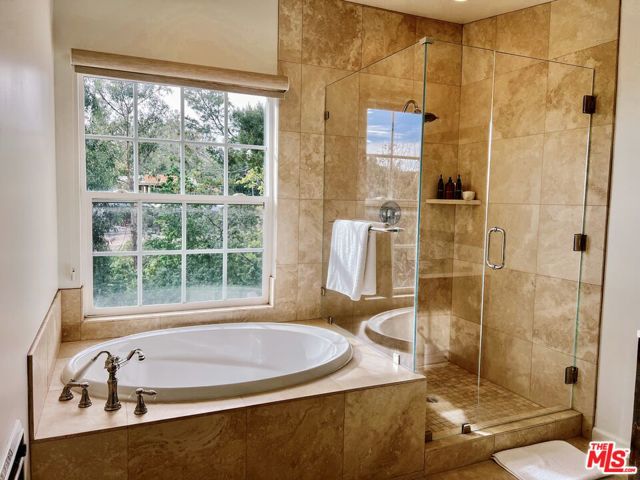 27500 Pacific Coast Highway, Malibu CA: https://media.crmls.org/mediaz/7272beeb-4e63-44ab-a550-896820378729.jpg