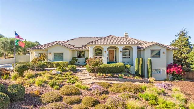 4116 Ashford Circle, Hollister CA: https://media.crmls.org/mediaz/7272e326-34ac-478c-8a03-6f6d2d4de03a.jpg