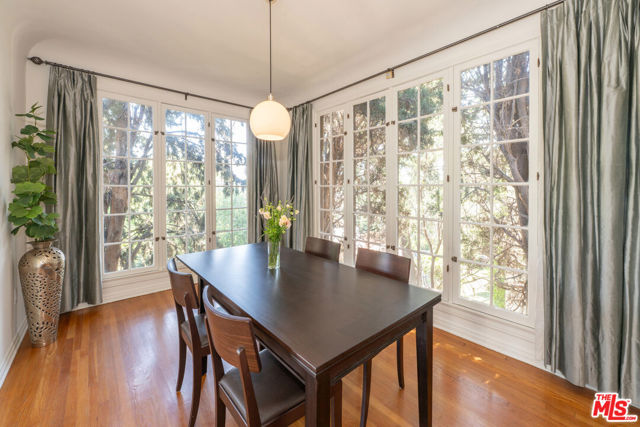 263 Lamont Drive, Los Angeles CA: https://media.crmls.org/mediaz/72734ebd-010d-4b78-a113-c6fb00cb485f.jpg
