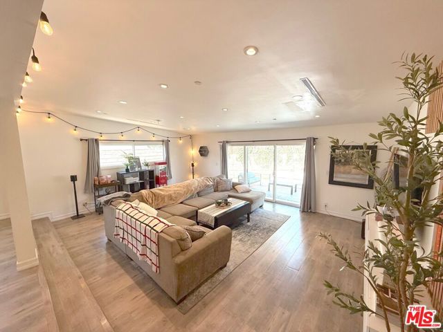 5720 Gentry Avenue, Valley Village CA: https://media.crmls.org/mediaz/7273bfc5-3225-4f05-b0f8-088f44394d5c.jpg