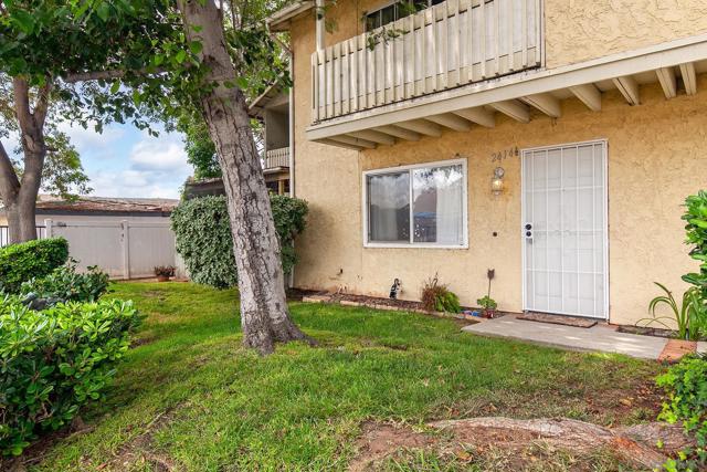 2414 1/2 Grove Ave, San Diego CA: https://media.crmls.org/mediaz/7273ed5c-a9b6-4cfb-922c-abbcc68e07ed.jpg