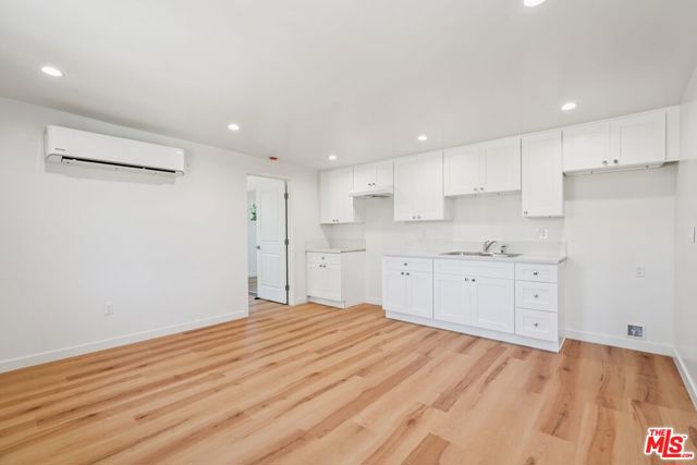 2922 8th Avenue, Los Angeles CA: https://media.crmls.org/mediaz/7273f307-de19-44ae-84aa-a592d2d07c43.jpg