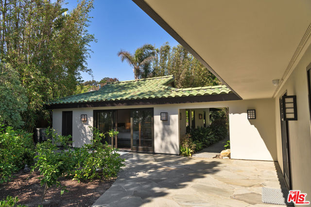 7221 Birdview Avenue, Malibu CA: https://media.crmls.org/mediaz/72743e3e-5706-4dca-bb85-638e65095fcd.jpg