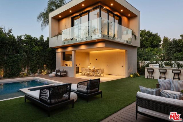 13221 Hesby Street, Sherman Oaks CA: https://media.crmls.org/mediaz/7274ebfc-41fa-4ec0-b2dd-c8999430e0e8.jpg