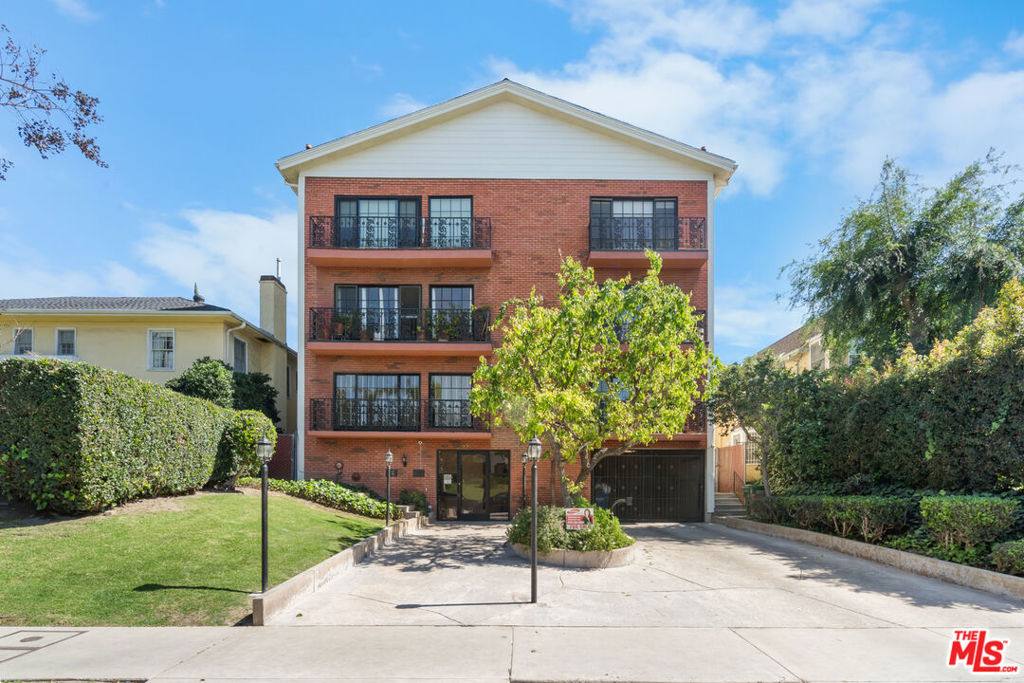 822 S Windsor Boulevard #102