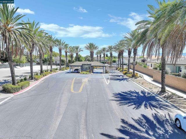 1820 Mariposa Way, Brentwood CA: https://media.crmls.org/mediaz/72758734-e538-4e62-a18e-0becb83baa95.jpg