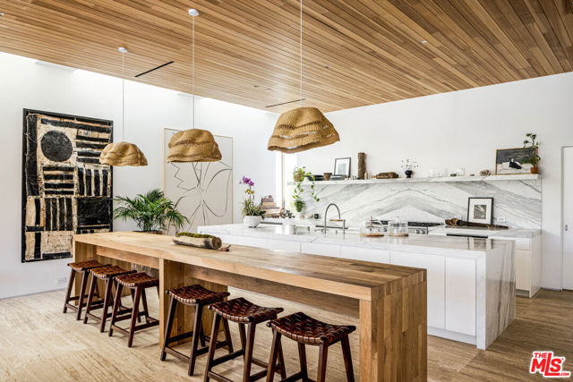 28837 Selfridge Drive, Malibu CA: https://media.crmls.org/mediaz/7275c111-d24f-497c-869d-ee0d91486582.jpg