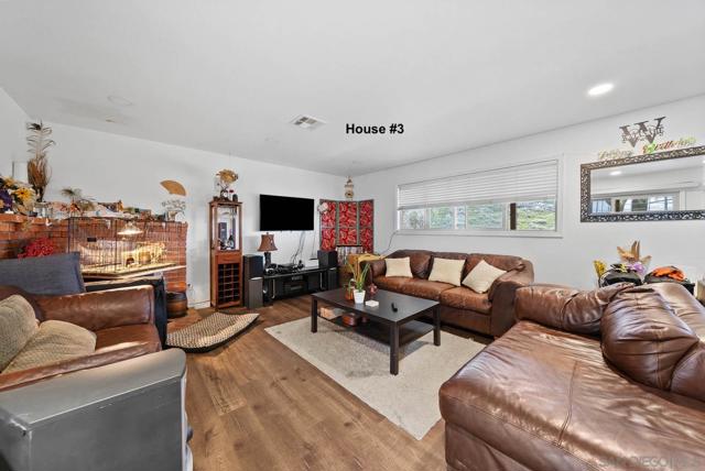 21908 Japatul Ln, Alpine CA: https://media.crmls.org/mediaz/7275cebd-11cb-4e2a-a2e3-ece092b9baf1.jpg