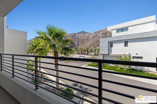 906 Cameron Center Drive, Palm Springs CA: https://media.crmls.org/mediaz/7275f37a-769d-4c81-8680-20c04f097014.jpg