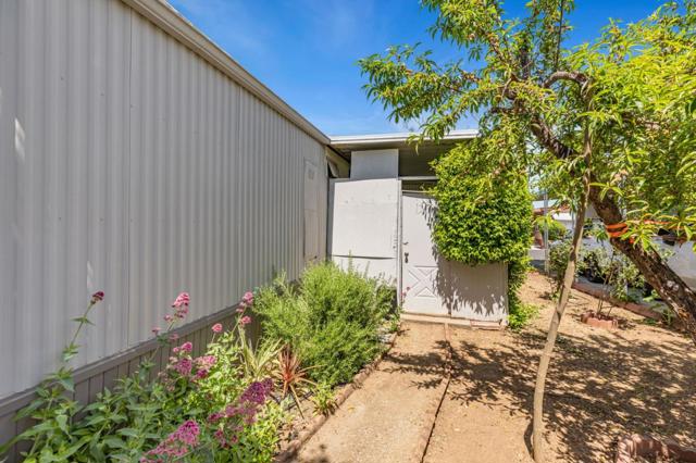 500 W 10 Street, Gilroy CA: https://media.crmls.org/mediaz/727652da-884a-41cf-8892-8444130cad29.jpg