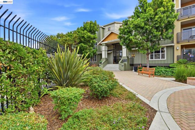 4463 Hyde Cmn, Fremont CA: https://media.crmls.org/mediaz/72774706-a529-42fd-b18e-0b34107d0650.jpg