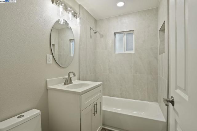 Image 21 of 39 For 105 Benjamin Holt Dr