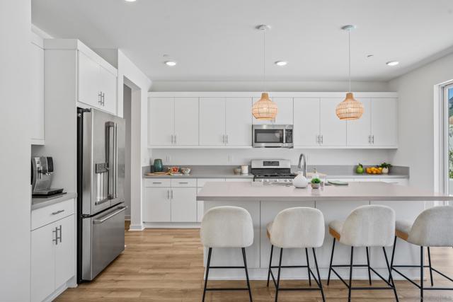 35111 Cooper Pl, Fallbrook CA: https://media.crmls.org/mediaz/7278b573-3897-4b23-8f6f-748481e19cfa.jpg
