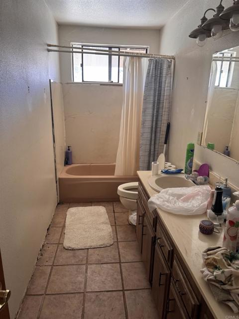 Detail Gallery Image 5 of 8 For 24839 Abalar Way, Ramona,  CA 92065 - 4 Beds | 2/1 Baths