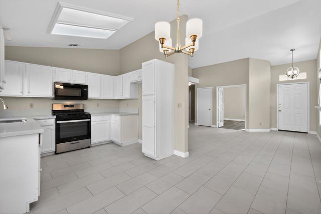 31850 Via Barraza, Temecula CA: https://media.crmls.org/mediaz/7278eed0-e1ce-489c-b98d-4251b6fab030.jpg