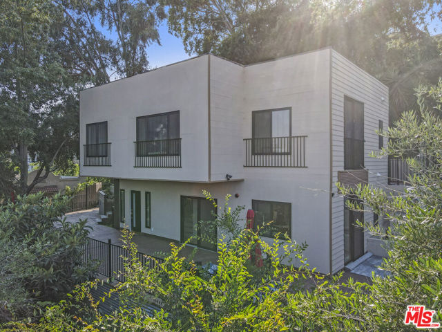 2315 Loma Vista Place, Los Angeles CA: https://media.crmls.org/mediaz/72791c7e-fafb-450d-958e-ea2805d2a111.jpg