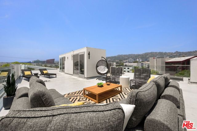 621 N Kings Road, West Hollywood CA: https://media.crmls.org/mediaz/72798de7-16c3-4b27-b361-78ac659615d4.jpg