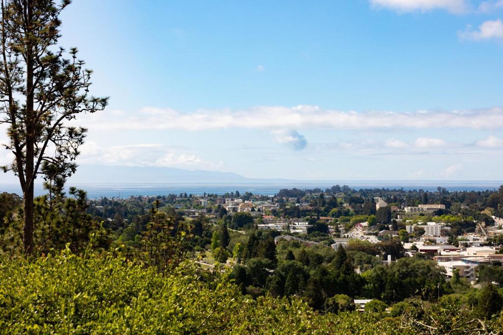 https://media.crmls.org/mediaz/72799a83-1d6d-4495-ac88-6d0946b2989b.jpg?preset=X-Large