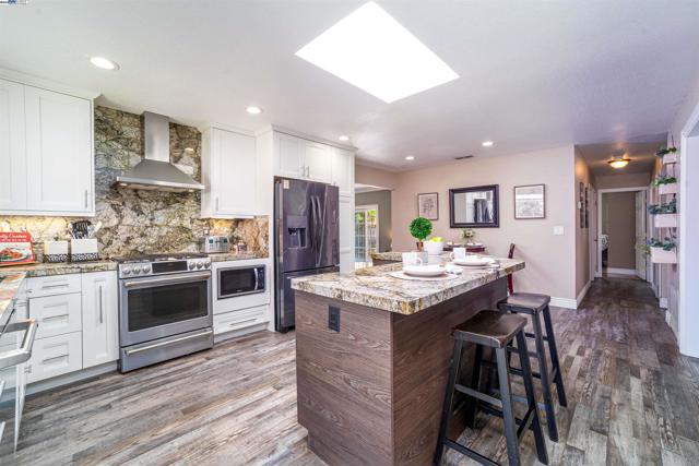 34505 Salinas Pl, Fremont CA: https://media.crmls.org/mediaz/7279df85-9c70-4430-b7e8-f6bd65c0ad9d.jpg