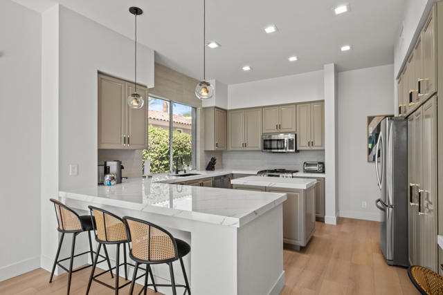 781 Box Canyon Trail, Palm Desert CA: https://media.crmls.org/mediaz/727a3f6d-4602-40ac-b594-eb24c1341a4a.jpg