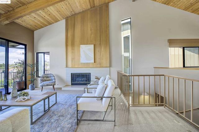 33 Binnacle Hl, Oakland CA: https://media.crmls.org/mediaz/727b670c-ec2f-4ba1-8676-1b7b4dbe6c43.jpg
