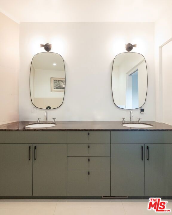 8465 Franklin Avenue, West Hollywood CA: https://media.crmls.org/mediaz/727b9e47-f7d2-44e4-9ca5-72e5e1106d61.jpg
