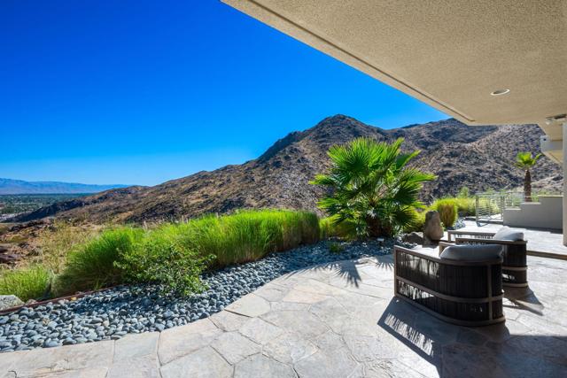 3295 Tiger Tail Lane, Palm Springs CA: https://media.crmls.org/mediaz/727bc12e-d328-45a7-9ef5-32a937cf1821.jpg