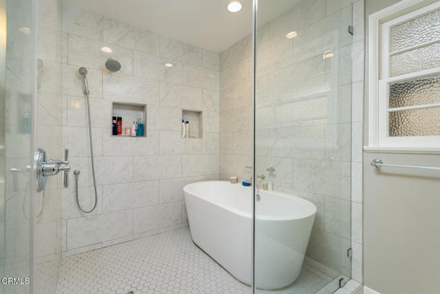 1535 Glenmont Drive, Glendale CA: https://media.crmls.org/mediaz/727bc546-2379-457f-9a04-688dbbe64cb7.jpg