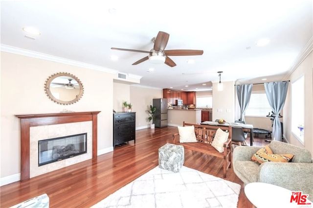 1202 Tennyson Street, Manhattan Beach CA: https://media.crmls.org/mediaz/727c1627-ad4a-40b2-89cf-6908c47b2300.jpg