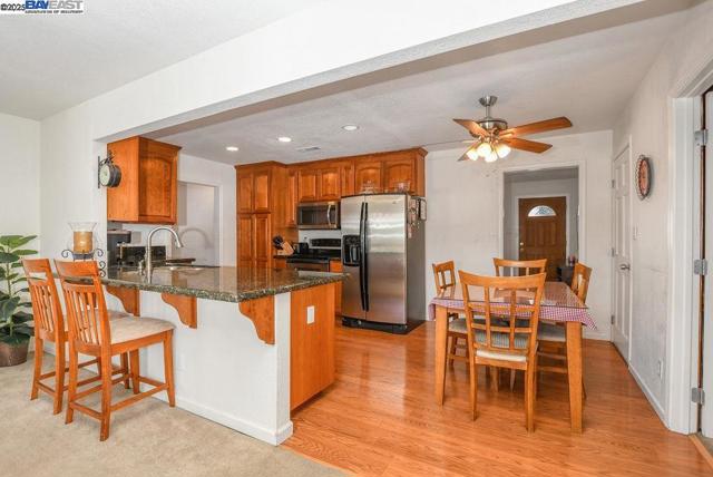 46 E Thirteenth St, Antioch CA: https://media.crmls.org/mediaz/727cb043-5670-4697-beba-e015160b87fb.jpg