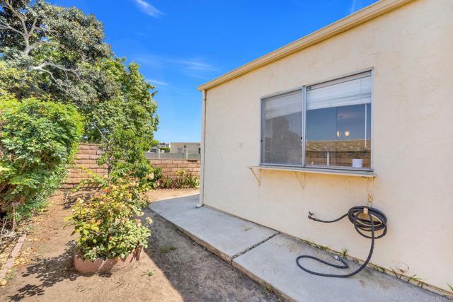 801 Caminito Azul, Carlsbad CA: https://media.crmls.org/mediaz/727cb601-0b54-4dfc-b7f0-5040e38130b6.jpg