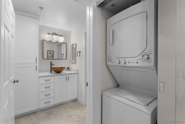 18622 Caminito Cantilena, San Diego CA: https://media.crmls.org/mediaz/727d4131-e7d3-40ab-b785-2e4bcd546ee3.jpg