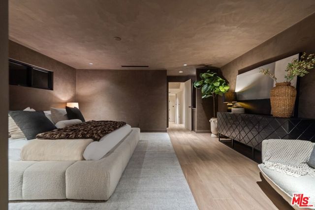 4790 Galendo Street, Woodland Hills CA: https://media.crmls.org/mediaz/727d6722-016d-445b-87b1-ed850a27b54e.jpg