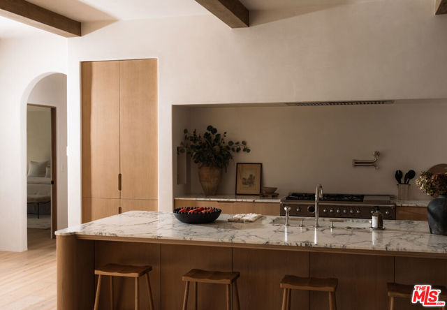 4200 Marina Drive, Santa Barbara CA: https://media.crmls.org/mediaz/727e5ea4-01db-409d-94d6-720fb21486d3.jpg