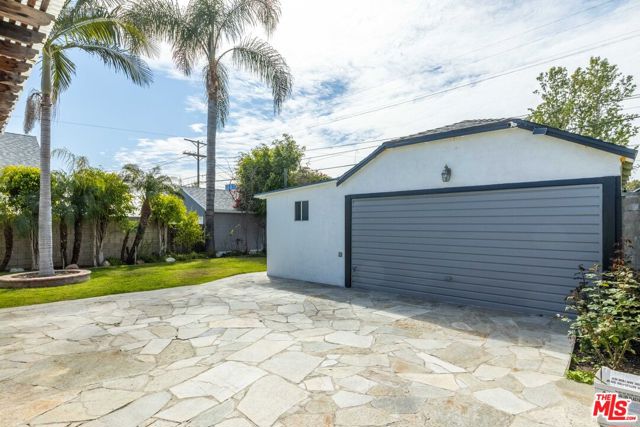 445 S Mansfield Avenue, Los Angeles CA: https://media.crmls.org/mediaz/727f193d-df7b-4f76-b074-69ede4d37032.jpg