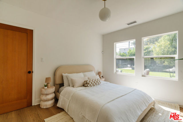 2709 S Harcourt Avenue, Los Angeles CA: https://media.crmls.org/mediaz/727f463d-d444-4084-a584-322e3ead7ac1.jpg